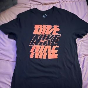 NIKE T-shirt